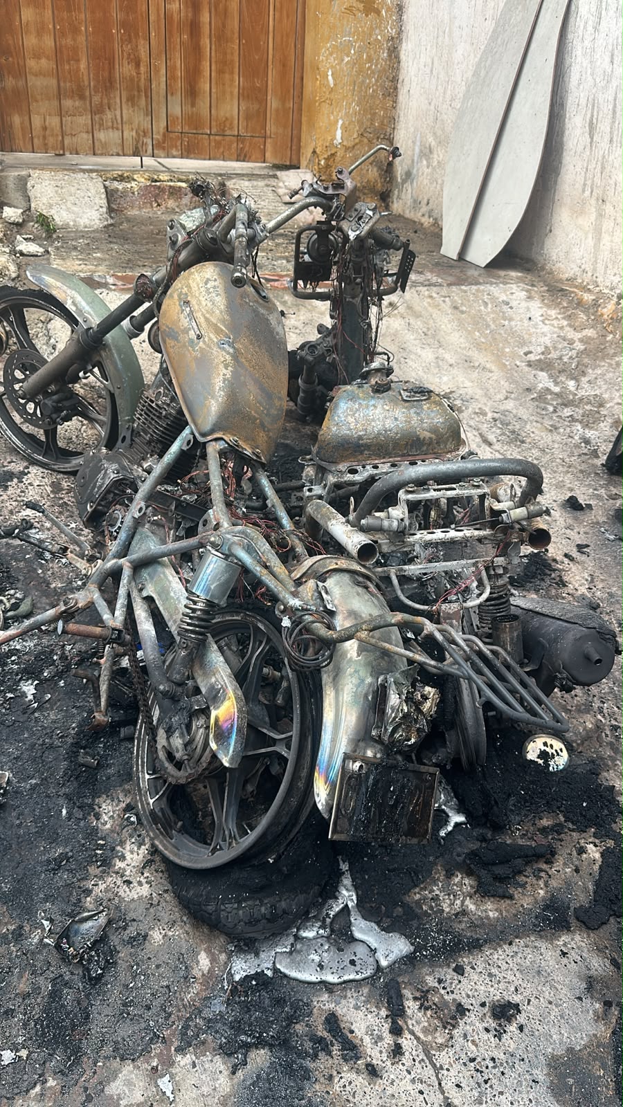 Dos Motos Incendiadas en Getseman&iacute; 